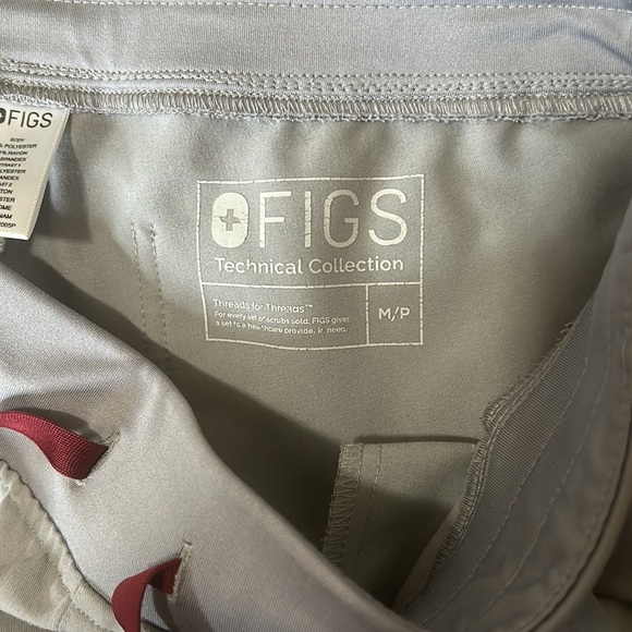 Figs Gray Scrub Set - Picture 8 of 15